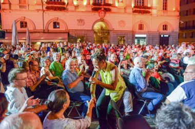 Lisa Simone İsviçre 'deki Estival Jazz Lugano' da şarkı söylüyor.
