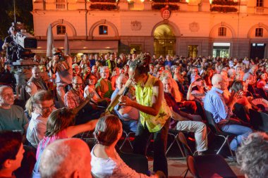 Lisa Simone İsviçre 'deki Estival Jazz Lugano' da şarkı söylüyor.