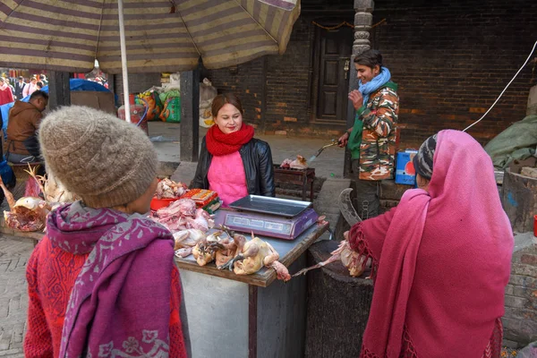 ネパールのカトマンズ近郊のパタンのストリートチキン販売店 — ストック写真