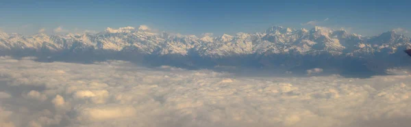 Vista aérea de la cresta del Himalaya en Nepal —  Fotos de Stock