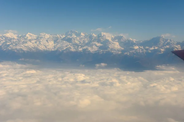 Crête de l'Himalaya vue aérienne sur le Népal — Photo