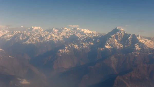 Himalaya-Kamm mit Mount gaur shankar Luftaufnahme aus Nepal — Stockfoto
