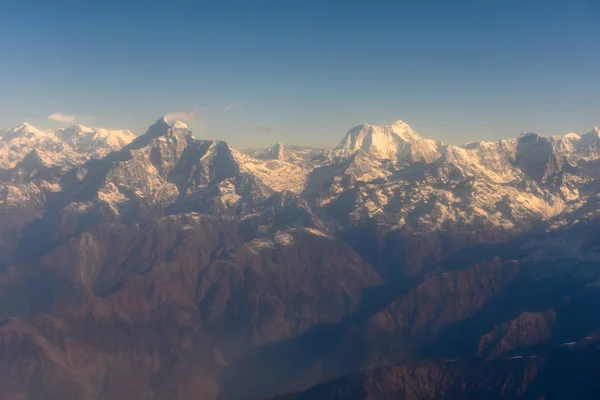 Himalaya ås med Mount Gaur Shankar och Melungtse antenn vie — Stockfoto