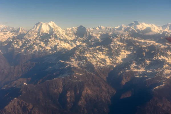 Cordillera del Himalaya con vista aérea del Monte Melungtse desde Nepal coun — Foto de Stock