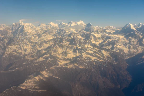 Crinale dell'Himalaya con Mount Gaur Shankar e Melungtse vie aeree — Foto Stock