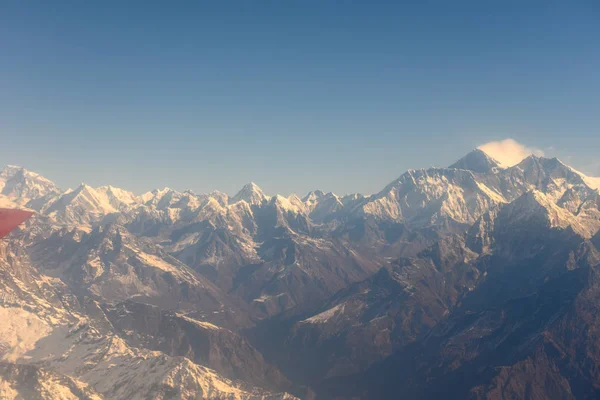 Cordillera del Himalaya con vista aérea al Monte Everest desde Nepal countr —  Fotos de Stock