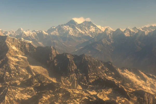 Cordillera del Himalaya con vista aérea al Monte Everest desde Nepal countr —  Fotos de Stock