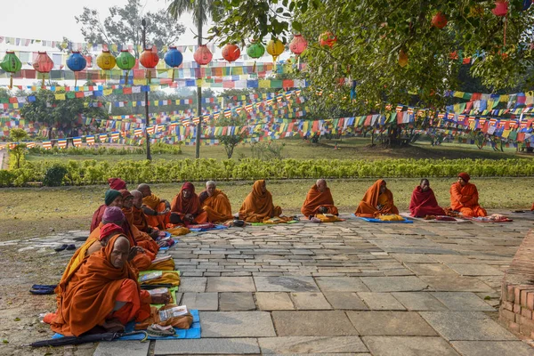 Lumbini Nepal January 2020 Monks Praying Maya Devi Temple Birth — Stockfoto