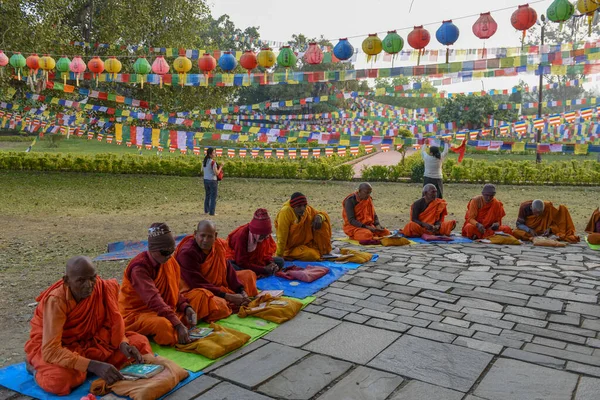 Lumbini Nepal January 2020 Monks Praying Maya Devi Temple Birth — Stok fotoğraf