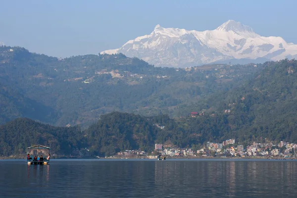 Pokhara Nepal January 2020 People Moving Canoe Lake Pokhara Nepal — 图库照片