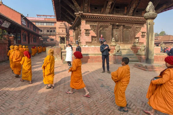 Bhaktapur Nepal January 2020 Young Buddhist Monks Walking Morning Alms — 图库照片