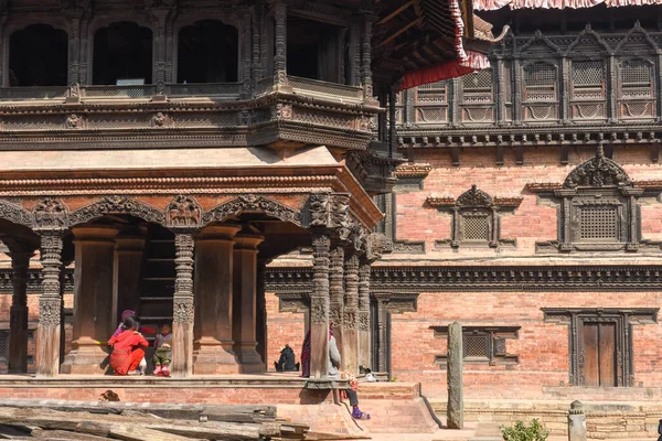 Bhaktapur Nepal January 2020 People Sitting Temple Durban Square Bhaktapur — Stock Photo, Image