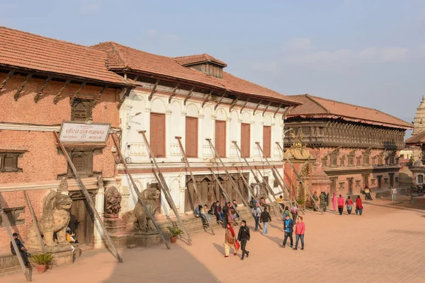 Bhaktapur Nepal Enero 2020 Personas Caminando Plaza Durban Bhaktapur Nepal —  Fotos de Stock