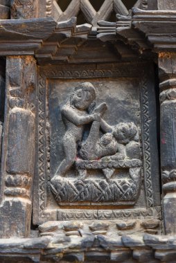 Nepal 'deki Bhaktapur' daki Tachupal Meydanı 'nda bir evin rahatlaması.