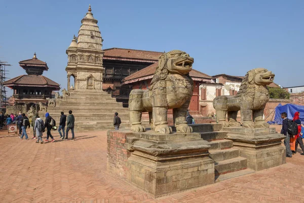 Bhaktapur Nepal Janeiro 2020 Pessoas Caminhando Praça Durban Bhaktapur Nepal — Fotografia de Stock