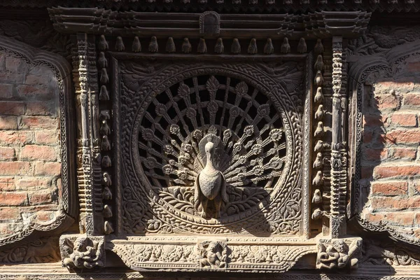 Παράθυρο Peacock Κοντά Στην Πλατεία Tachupal Στο Bhaktapur Του Νεπάλ — Φωτογραφία Αρχείου