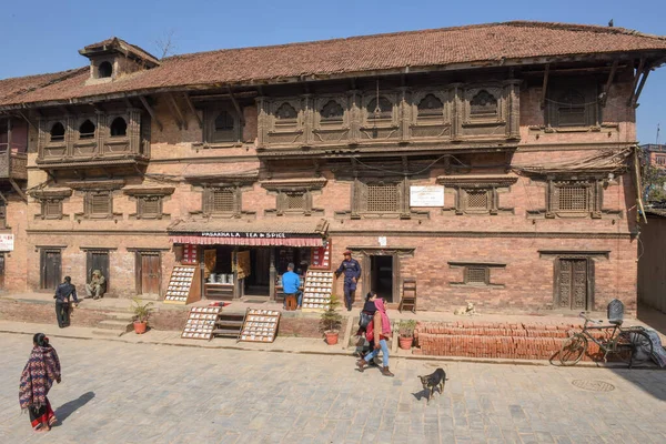 Bhaktapur Nepal Januari 2020 Mensen Lopen Het Tachupal Plein Bij — Stockfoto