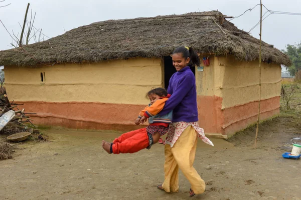 Chitwan Nepal Januari 2020 Barn Framför Sitt Traditionella Lantliga Hus — Stockfoto