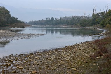 Nepal 'deki Chitwan Ulusal Parkı Rapti Nehri