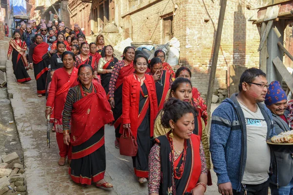 Bhaktapur Nepal Janeiro 2020 Pessoas Uma Procissão Para Sacrifício Hindu — Fotografia de Stock