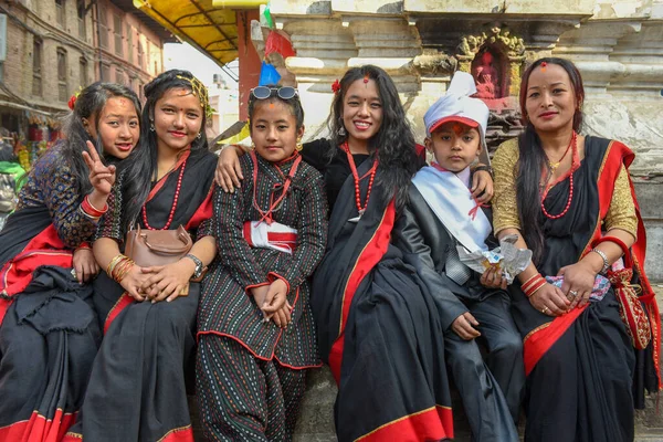 Bhaktapur Nepal Januari 2020 Grupp Kvinnor Som Poserar Bhaktapur Nepal — Stockfoto