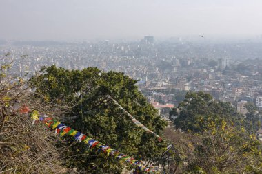 Swayambhunath tapınağının tepesinden Katmandu şehrinin manzarası