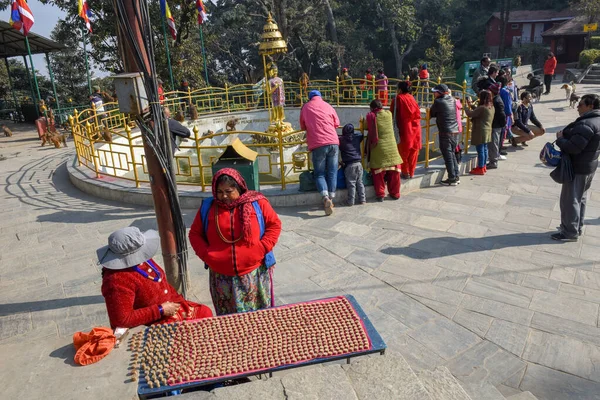 Kathmandu Nepal January 2020 People Throwing Coins Fountain Swayambhunath Temple — Stock Photo, Image