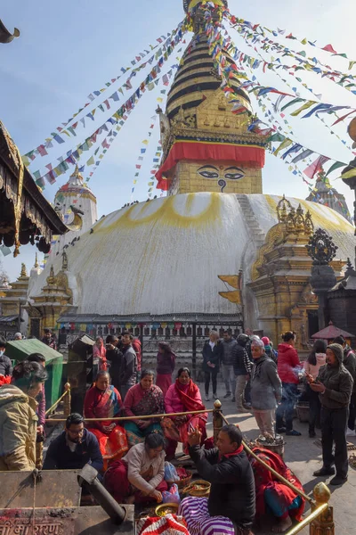 Katmandou Népal Janvier 2020 Personnes Visitant Temple Swayambhunath Katmandou Népal — Photo
