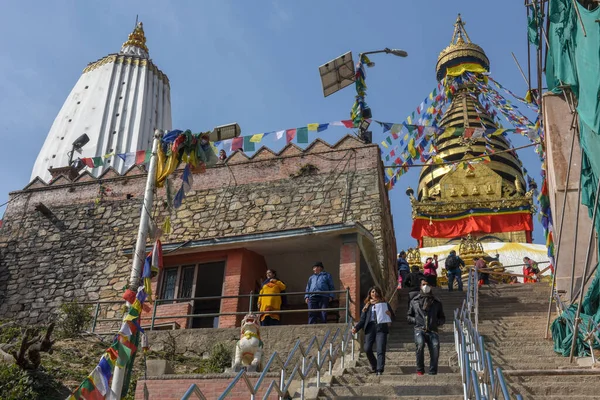 Kathmandu Nepal Janeiro 2020 Pessoas Visitando Templo Swayambhunath Kathmandu Nepal — Fotografia de Stock