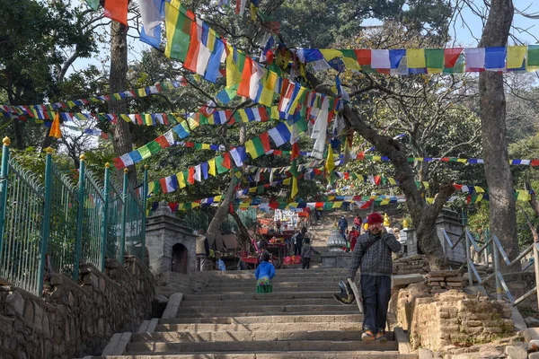 Катманду Непал Січня 2020 Люди Які Відвідують Храм Сваямбхунатх Катманду — стокове фото