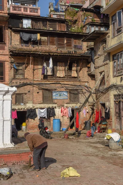 Katmandú Nepal Enero 2020 Personas Frente Una Casa Tradicional Katmandú — Foto de Stock
