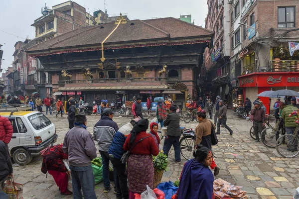 Kathmandu Nepal January 2020 People Front Traditional House Kathmandu Nepal — Stock Photo, Image