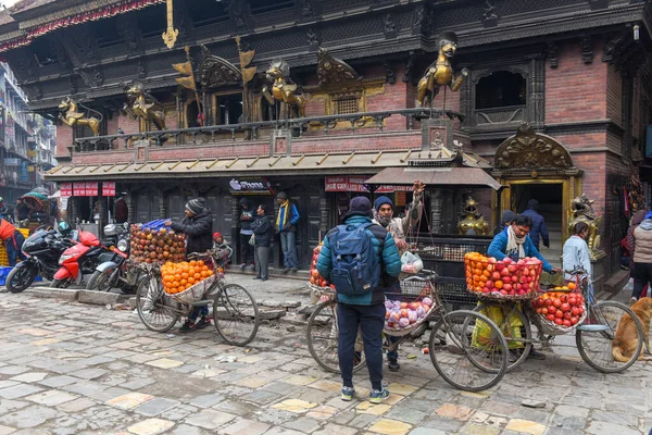 Kathmandu Nepal Januar 2020 Menschen Vor Einem Traditionellen Haus Kathmandu — Stockfoto