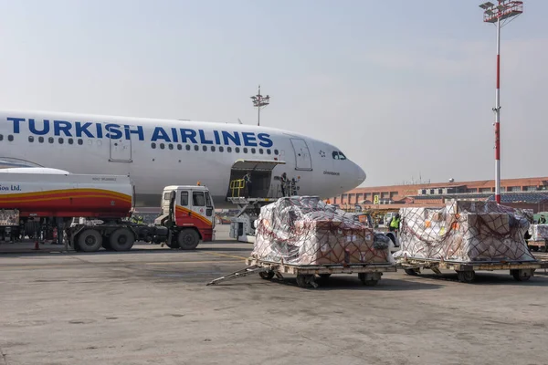 ネパール カトマンズ 2020年2月3日 航空機の荷役について — ストック写真