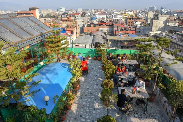 Катманду Непал Февраля 2020 Года Клиенты Ресторана Крыше Катманду Непал — стоковое фото