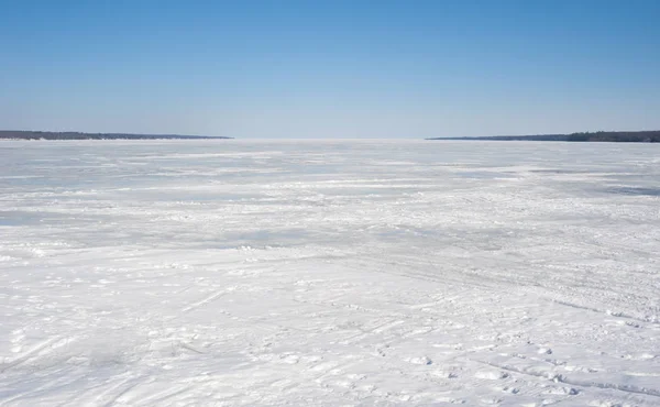 Frozen bay covered in ice under clear blue sky. — Stock Photo, Image