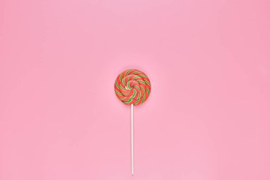 Tatlı lolipop pembe arka planda