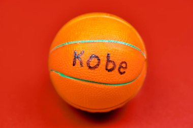Kobe metin ile basketbol topu