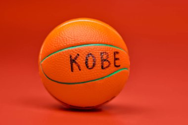 Kobe metin ile basketbol topu