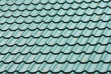 Modern yeşil çatı kiremit deseni. Güvenilir çatı katı, kötü havaya karşı..