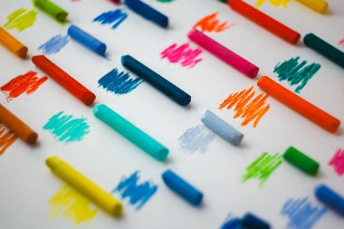 renkli küçük boya kalemi pastel