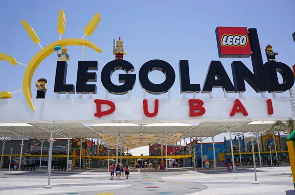 Uae, Dubai - 16 juli 2018: ingång utomhus legoland — Stockfoto