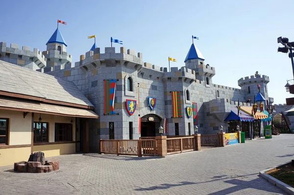 UAE, DUBAI - JULY 16, 2018: castle territory outdoor legoland — Stock Photo, Image