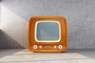 Güneşten yanan retro TV