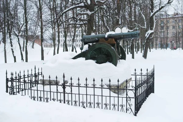    Smolensk. Bahçe Lopatinsky tabancada