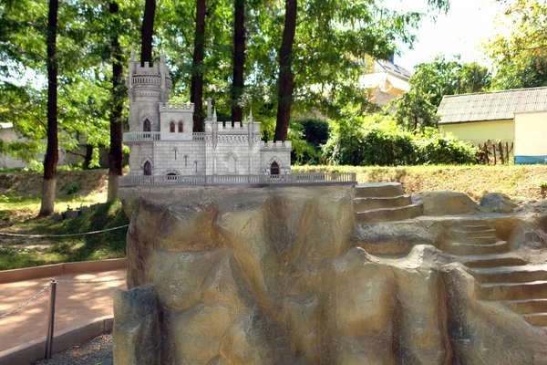 Kırlangıç yuva alay