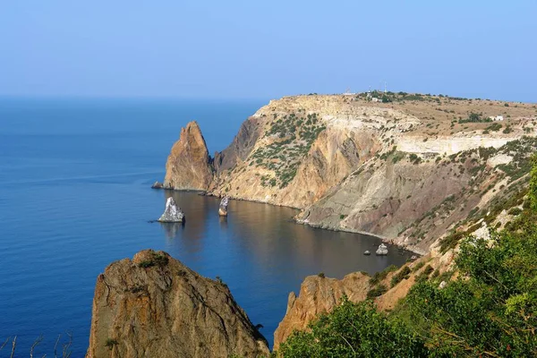 Sivastopol Güney sahil Fiolent pelerin. Bölge Fiolent kıyı boyunca mermer kirişler çalışır. Crimea.