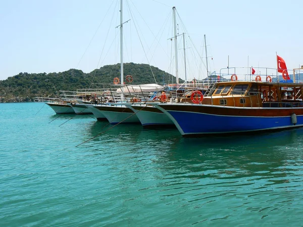 Teknelerin şehir dok. Deniz Park tekneleri ve yatlar Kekova batık şehir Türkiye'deki yeri.