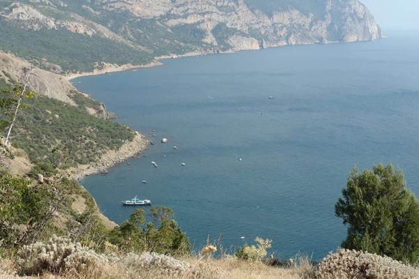 Sivastopol Güney sahil pelerin. Bölge Fiolent kıyı boyunca mermer kirişler çalışır. Crimea.