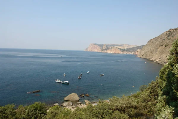 Sivastopol Güney sahil pelerin. Bölge Fiolent kıyı boyunca mermer kirişler çalışır. Crimea.